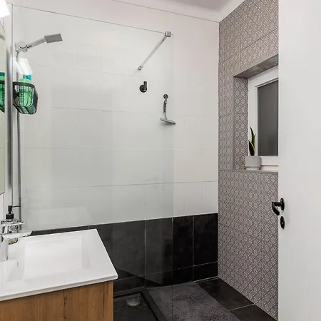 With Private Bathroom In Family