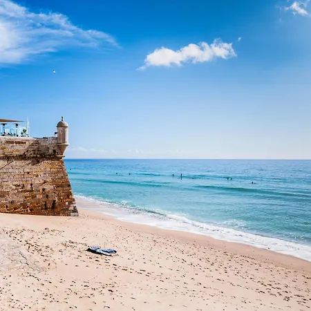 With Private Bathroom In Family Sesimbra
