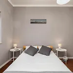 Room With Private Bathroom In Family Home 3* Sesimbra