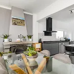 Room With Private Bathroom In Family Home Guest house 3*