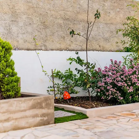 Guest house Room With Private Bathroom In Family Home Sesimbra