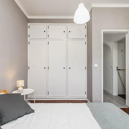 Room With Private Bathroom In Family Home